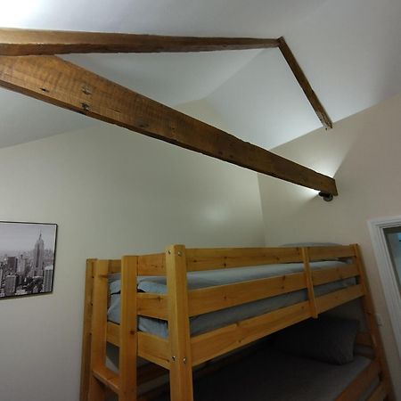 Queens Holiday Apartment ペムブローク・ドック エクステリア 写真